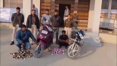 कटेया: कटेया थाना क्षेत्र के गंगुआ गांव के पास उत्पाद विभाग ने स्कूटी व बाइक सवार दो शराब तस्करों को किया गिरफ्तार