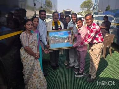 महेश्वर: प्रतिनिधिमंडल ने बॉलीवुड अभिनेता गोविंद नामदेव से मुलाकात की