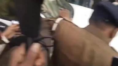 गलत करिएगा.. सवाल होगा..
भले ही आपको भागना पड़े
(VC : सोशल मीडिया)
पटना गर्ल रेप केस में मामला...
Tejashwi Yadav सच्...