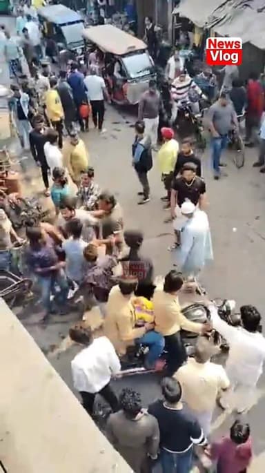 Chanditala: ভগবতীপুর বাজারে ভয়ংকর লড়াই ! ট্রাফিক সমস্যাকে কেন্দ্র করে ভয়ংকর মারামারি !
#newsvlog #hooghly_chandital...