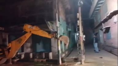 सरदारशहर: कच्चा बस स्टैंड से रेलवे स्टेशन तक बाजारों में नगर परिषद ने हटाए अनुपयोगी टेलीफोन पोल, सभापति रहे उपस्थित