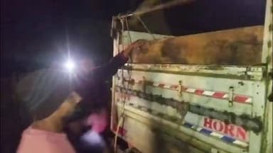 ସୁକିନ୍ଦା: କାଳିଆପାଣି ସ୍ଥିତ ଟେମ୍ପୁଲ ଗେଟ ନିକଟରୁ ବେଆଇନ ଗୋରୁ ବୋଝେଇ ପିକପ୍ ଗାଡ଼ି ଜବତ