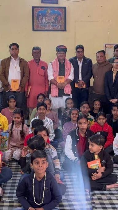 गीताजी का पाठ करने वाले बच्चों को किया सम्मानित