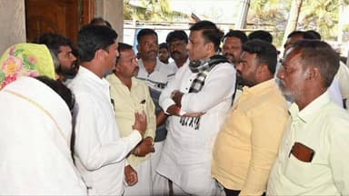 ಹಗರಿಬೊಮ್ಮನಹಳ್ಳಿ: ಅಪಘಾತದಲ್ಲಿ ಮೃತಪಟ್ಟ ಕುಟುಂಬಸ್ಥರ ಮನೆಗೆ,ಮಾಜಿ ಶಾಸಕ ಭೀಮಾನಾಯ್ಕ್ ಭೇಟಿ ಸಾಂತ್ವಾನ