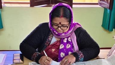 হরিপাল: জনতার দরবারে বিধায়িকা করবী মান্না, হরিপাল ডাকবাংলোয় জনগণের সঙ্গে সরাসরি সাক্ষাৎ