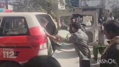 शाजापुर: NH-52 पर अभयपुर गांव के पास आवारा मवेशियों से बचाने में कार बिजली के खंभे से टकराई, चार घायल