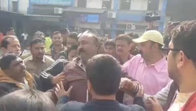 বারাবনী: আসানসোলে হেয়ারিং কেন্দ্র উত্তেজনা,বিজেপি ও তৃণমূলের মধ্যে ব্যাপক বচসা ও ধাক্কাধাক্কি