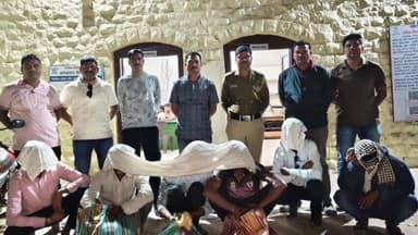 वणी: कुंभारखनी जंगलात कोंबड बाजारावर पोलिसांची धाड; ६ जण अटकेत,1 लाख 4 हजारचा मुद्देमाल जप्त