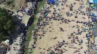 நாட்றாம்பள்ளி: கல்நார்சம்பட்டி பகுதியில் நடைபெற்ற மாபெரும் எருதுவிடும் திருவிழாவை கொடி அசைத்து துவக்கி வைத்த முன்னாள் அமைச்சர் கே.சி. வீரமணி