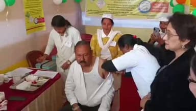 তেজপুৰ: শোণিতপুৰ জিলা আয়ুক্তৰ কাৰ্যালয়ত জাপানীজ এনকেফেলাইটিছ টিকাকৰণ অভিযান শুভাৰম্ভ