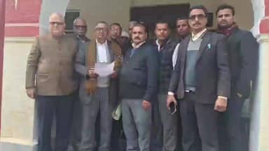 गाज़ीपुर: बाराबंकी टोल प्लाजा पर अधिवक्ता पर जानलेवा हमले को लेकर कलेक्ट्रेट बार एसोसिएशन के अधिवक्ताओं ने डीएम को सौंपा ज्ञापन