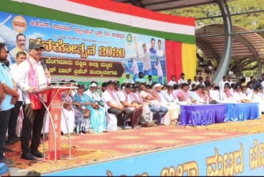 ಕನಕಪುರ: ತಾ.ಕ್ರೀಡಾಂಗಣದಲ್ಲಿ ಕ್ರಿಕೆಟ್ ಪಂದ್ಯಾವಳಿಗೆ ಡಿ.ಕೆ.ಸುರೇಶ್ ಚಾಲನೆ