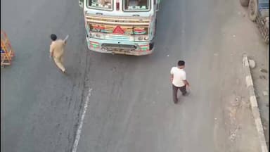 પારડી: ખેડૂતોના વિરોધના કારણે નાસિક ને.હા 848 બંધ થતા પોલીસ દ્વારા વિવિધ હાઇવે પર ચેકપોસ્ટ ગોઠવી મહાનચાલકોને ડાયવર્ટ કરાય