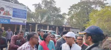 মেদিনীপুর: ফর্ম ৭ জমা করাতে গাফিলতি হচ্ছে কিনা ! খতিয়ে দেখতে মেদিনীপুর সদর মহকুমা শাসকের অফিসে অভিযান সুজয় হাজরার