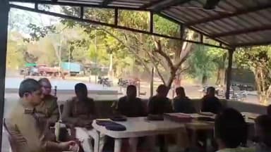 कुरडेग: कुरडेग थाना परिसर में गणतंत्र दिवस और सरस्वती पूजा को लेकर शांति समिति की बैठक आयोजित