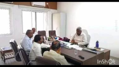 ఇల్లందు: మార్కెట్ పనులు త్వరగా ప్రారంభించాలని మార్కెటింగ్ పర్యవేక్షణ ఇంజనీర్ లక్ష్మణ్ గౌడ్ కు వినతిపత్రం అందజేసిన ఎమ్మెల్యే కోరం