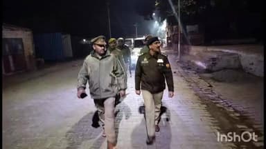 मोहम्मदी: बरवर नगर में शांति व्यवस्था बनाए रखने के लिए क्षेत्राधिकारी मोहम्मदी अरुण कुमार सिंह ने किया पैदल गश्त