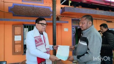 হেলেম: গহপুৰত জটিল ৰোগত আক্ৰান্ত আৰু উচ্চ শিক্ষা গ্ৰহণ কৰা ছাত্ৰ-ছাত্ৰী সকলক চেক প্ৰদান বিধায়ক উৎপল বৰাৰ