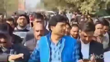 पलिया: कम्बल चोरी के मामले में पलिया तहसील के अधिवक्ताओं ने एसडीएम पलिया के खिलाफ जमकर नारेबाजी की