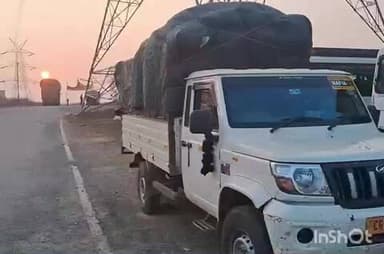 पड़वा: पलामू: एमवीआई पदाधिकारी ने चेक पोस्ट पर कागजात न मिलने पर छह वाहन किए ज़ब्त