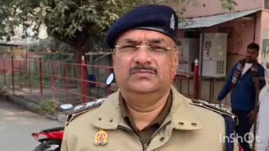 #अलीगढ़: हरदुआगंज में युवक को गोली मारने के बाद आरोपी ने रामघाट रोड पर ट्रैक्टर शोरूम पर की फायरिंग। सीसीटीवी में फायरिं...