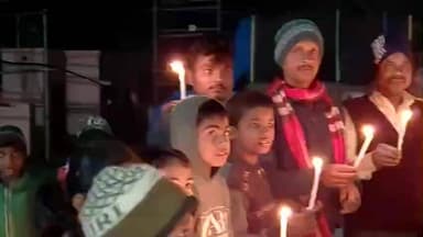 रंगरा चौक: NEET छात्रा के साथ सामूहिक दुष्कर्म व हत्या के विरोध में भवानीपुर में कैंडल मार्च निकाला गया