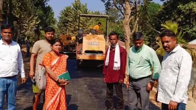 উদয়পুর: বাগমা মন্ডলের গকুলপুর গ্ৰাম পঞ্চায়েতে RF টিলা চলমান রাস্তার কাজ পূর্ত দপ্তরের আধিকারিকদের সাথে প্রধান পরিদর্শন করে