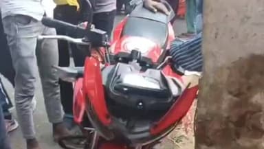 कोडरमा: कोडरमा के पाण्डेयडीह में बाइक सवार युवक की पोल से टक्कर, अस्पताल में हुई मौत