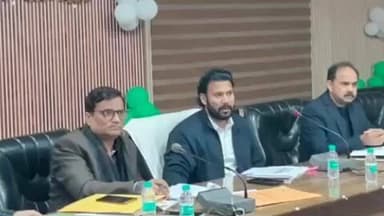 शामली: शामली में मुख्यमंत्री युवा उद्यमी अभियान के तहत बैंकों की हीलाहवाली पर नाराज हुए डीएम, दिए प्राथमिकी के निर्देश