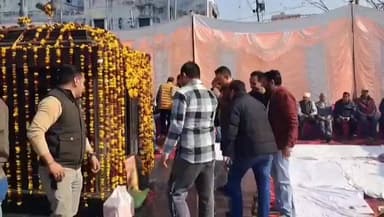 ਪਠਾਨਕੋਟ: ਵੀਰ ਮਹਾਰਾਣਾ ਪ੍ਰਤਾਪ ਦੀ ਬਰਸੀ ਤੇ ਯੁਵਾ ਰਾਜਪੂਤ ਸਭਾ ਨੇ ਪ੍ਰਧਾਨ ਭਾਨੂੰ ਪ੍ਰਤਾਪ ਦੀ ਪ੍ਰਧਾਨਗੀ ਹੇਠ ਇਕ ਧਾਰਮਿਕ ਸਮਾਗਮ ਦਾ ਆਯੋਜਨ ਕੀਤਾ।