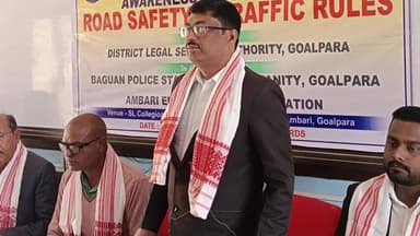 লক্ষীপুৰ: আমবাৰীৰ এচ এল কলেজিয়েট হাইস্কুলত পথ দুৰ্ঘটনা প্ৰতিৰোধ আৰু যান-বাহন চলাচলৰ নিয়ম-কানুনৰ সজাগতা সভা অনুষ্ঠিত হয়