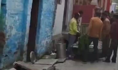 करछना: प्रयागपुरम मोहल्ले में सूदखोरों से परेशान होकर रिटायर्ड बैंक कर्मचारियों ने की आत्महत्या, फांसी लगाई