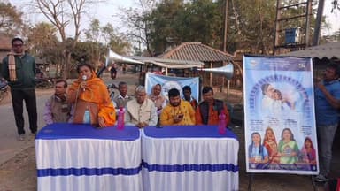 কেশপুর: কেশপুরের সাতশোলে চারটি বুথের তৃণমূল কর্মী সমর্থকদের নিয়ে কর্মী বৈঠকের আয়োজন
