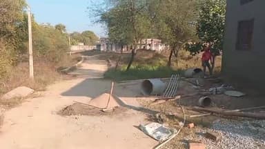 *सेवडा जनपद के ग्राम पंचायतो में भ्रष्टाचार का बोलबाला अब बाल मजदूरों से भी कराई जा रही है मजदूरी*
सेवड़ा एवं भान्डैर ...