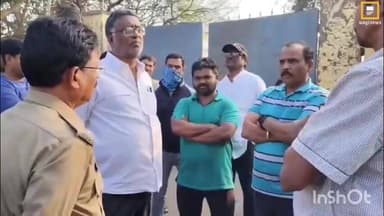 గాజువాక: పెదగంట్యాడలో డంపింగ్ యార్డ్ తొలగించాలని డంపింగ్ యార్డ్ కు తాళాలు వేసిన స్థానికులు