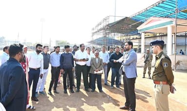 कलेक्टर श्री विनय कुमार लंगेह एवं पुलिस अधीक्षक श्री प्रभात कुमार ने आज सुबह 11 बजे मिनी स्टेडियम में गणतंत्र दिवस समारो...