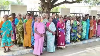 விருதுநகர்: சுக்கிரவார்பட்டி கிராம மக்கள் மதுபான கடைக்கு எதிர்ப்பு தெரிவித்து மாவட்ட ஆட்சியரிடம் மனு அளித்தனர்