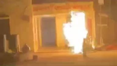 पिंडवाड़ा: झाडोली में सिलेंडर में लगी आग से मची अफरातफरी, काफी मशक्कत के बाद आग पर काबू पाया, पुलिस प्रशासन को दी गई सूचना