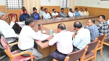 ಹೊಳಲ್ಕೆರೆ: ಪಟ್ಟಣದ ಪ್ರವಾಸಿ ಮಂದಿರದಲ್ಲಿ ಗಣರಾಜ್ಯೋತ್ಸವ ಆಚರಣೆ ಕುರಿತು ಪೂರ್ವಭಾವಿ ಸಭೆ