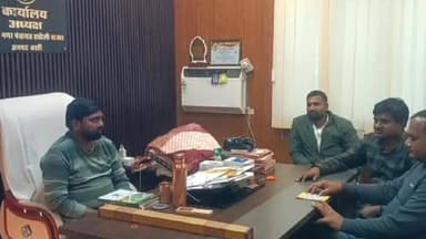 रुधौली: रुधौली नगर पंचायत अध्यक्ष धीरसेन निषाद ने वार्डवासियों के साथ की बैठक