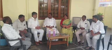 ధర్మపురి: బుగ్గరం మండల మాజీ జడ్పీటీసీ బాదినేని రాజేందర్ ను పరామర్శించిన ఎమ్మెల్సీ రమణ