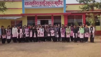 पलेरा: शासकीय हाई स्कूल बुदौर संकुल पलेरा में विद्यार्थियों को संगोष्ठी के माध्यम से सतर्क रहने के बारे में बताया गया