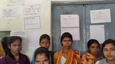 धनरुआ: धनरूआ आधार कार्ड सेंटर में लंबित सेवाओं से जनता परेशान, अव्यवस्था का आलम