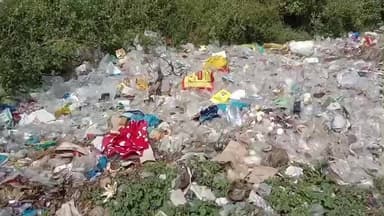 அருப்புக்கோட்டை: பாலவனத்தம் கிராமத்தில் கோட்டூர் சாலையில் சாலையோரமாக திறந்து வெளியில் குப்பை கழிவதால் சுகாதார சீர்கேடு ஏற்படுவதாக குற்றச்சாட்டு