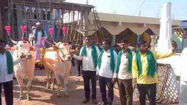 ರಾಯಬಾಗ: ಹಾರೂಗೇರಿ ಪಟ್ಟಣದಲ್ಲಿ ಕುಡಚಿ ಶಾಸಕರಿಗೆ ಎತ್ತು ಹಾಗೂ ಚಕಡಿ ಗಾಡಿ ಕೊಡುಗೆ ನೀಡಿದ ಆಲಖನೂರ ಗ್ರಾಮದ ರೈತರು