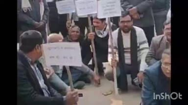 मुसाफिरखाना: एसडीएम मुसाफिरखाना के खिलाफ अधिवक्ताओं का प्रदर्शन 15वें दिन भी जारी