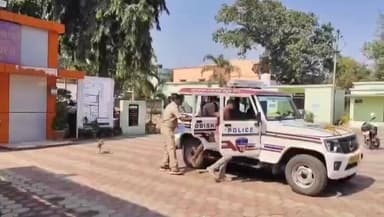 ଅନୁଗୋଳ: ଛେଣ୍ଡିପଦା ଥାନା ଅଞ୍ଚଳରେ ନାବାଳିକା କଲେଜ ଛାତ୍ରୀଙ୍କୁ ଲାଇନ୍ ମାରିବା ଓ ସିଗାରେଟ ଧୂଆଁ ଛାଡ଼ିବା ଅଭିଯୋଗରେ ଦୁଇ ଜଣ ଗିରଫ