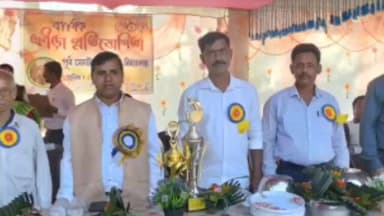 উদয়পুর: ফোটামাটি উচ্চমাধ্যমিকে বিদ্যালয়ের বার্ষিক ক্রীড়া প্রতিযোগিতায় উপস্থিত জেলার সহকারী সভাধিপতি