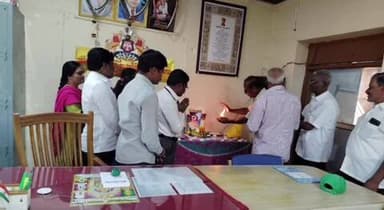 ಗುಳೇದಗುಡ್ಡ: ಪಟ್ಟಣದ ತಹಸೀಲ್ದಾರ್ ಕಚೇರಿಯಲ್ಲಿ ತಾಲ್ಲೂಕು ಆಡಳಿತದಿಂದ ಮಹಾಯೋಗಿ ಹೇಮವೇಮ ಜಯಂತಿ ಆಚರಣೆ