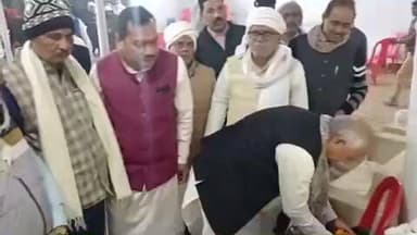 मशरक: बड़हिया टोला गांव में पत्रकार के पिता के श्राद्ध कर्म में उमड़ी भीड़, महाराजगंज सांसद ने दी श्रद्धांजलि